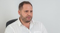 Візит Зеленського до Оману: Єрмак відреагував на розслідування «Схем»