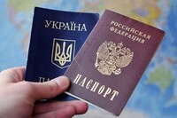 У відповідь на паспортизацію ОРДЛО Росією Україна повинна переманювати жителів до себе – експерт