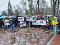 Антивакцинатори мітингують у Києві: що пишуть у соцмережах