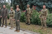 Зеленський приїхав до Ізюму: у звільненому місті підняли прапор України