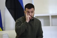 Якщо не на фронті, то сплачуйте податки: Зеленський вважає, що чоловіки призовного віку мають бути в Україні