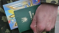 Кабмін зобов'язав чоловіків, знятих з обліку через виїзд за кордон, прибути до ТЦК