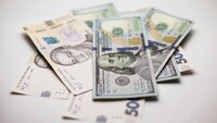 НБУ вперше підняв офіційний курс долара США вище 40 гривень