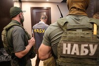 НАБУ провело обшуки у слідчого Нацполіції та прокурора екологічної прокуратури