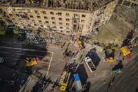 У Харкові завершили рятувальні роботи на місці влучання авіабомби по житловому будинку