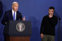 Байден на саміті НАТО випадково назвав Зеленського «президентом путіним» – відео