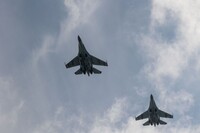 Зеленський підтвердив прибуття літаків F-16 в Україну та показав їх у небі