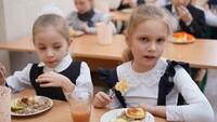 Діти з 1 по 4 класи будуть харчуватися в школах безкоштовно – Зеленський