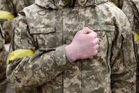 Чоловіків до 25 років не мобілізуватимуть: нардеп повідомив, що є директива Сухопутних військ