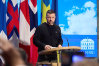 За кордоном створять спецдепартаменти для охочих повернутися українців – Зеленський