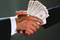 Менше половини українців вірять, що країна знизить рівень корупції до 2050 року – опитування