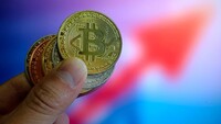 Вартість Bitcoin вперше в історії перевищила 90 тисяч доларів США
