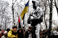 У Києві в День Гідності та Свободи встановили пам'ятник бійцю «Да Вінчі» – фото