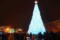 У Києві засяяла головна ялинка країни – фото