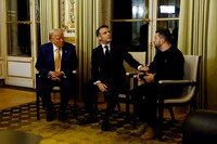 Трамп говорив про негайне припинення вогню: ЗМІ розповіли деталі його зустрічі із Зеленським у Парижі