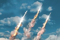 Ракетний удар по Києву: в одному з районів зафіксували падіння уламків