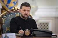 Зеленський вніс до Ради законопроєкти про продовження воєнного стану та мобілізації