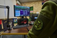 У Києві в руках радіоведучої під час ефіру розірвався боєприпас (оновлено)