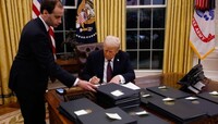 Трамп підписав указ про призупинення введення мит для Мексики