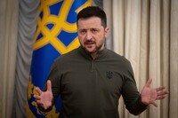 Не 4%: соціологи розповіли, скільки українців довіряють Зеленському