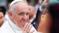 Папі Римському зробили переливання крові, його стан критичний