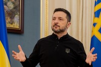 Відставка в обмін на НАТО та добудова Хмельницької АЕС: топ обіцянок Зеленського за місяць