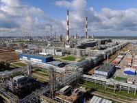 У Ленінградській області безпілотники атакували нафтопереробний завод