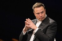 Маск пообіцяв не відключати термінали Starlink для України