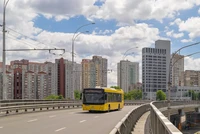 Наземний громадський транспорт у Києві працюватиме під час тривог