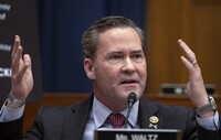 Радник Трампа обговорював у чатах Signal не тільки хуситів, а й війну в Україні – WSJ