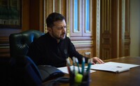 Зеленський підписав закони про продовження воєнного стану та мобілізації
