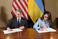 Соціологи з'ясували, які у українців очікування від підписання угоди про надра