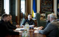 Зеленський доручив сформувати постійну переговорну групу щодо встановлення миру