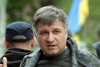 Аваков: армію потрібно переводити на контракт негайно