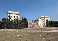 Окупанти авіабомбами зруйнували будівлю ОДА у Херсоні – фото