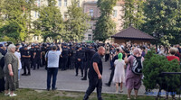 У Чернівцях під час вчорашніх сутичок біля собору постраждали понад 10 осіб, серед них – поліцейські