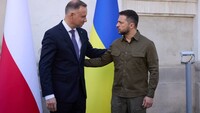 Зеленський нагородив Дуду орденом Свободи