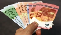 Офіційний курс євро вперше перевищив позначку у 49 гривень