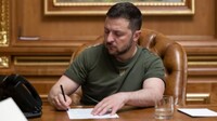Зеленський підписав закони про продовження воєнного стану та мобілізації
