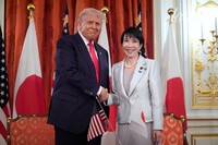 Прем’єрка Японії відхилила прохання Трампа заборонити імпорт російського газу – ЗМІ