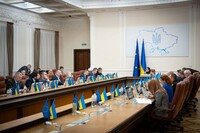 Кабмін запустив програму «Гроші ходять за вчителем»: що вона передбачає