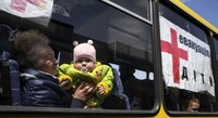 З окремих населених пунктів на Запоріжжі та Дніпропетровщині оголосили обов'язкову евакуацію