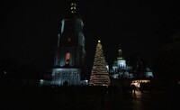 У Києві на Софійській площі засяяла головна ялинка країни – фото