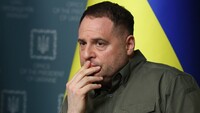 В ОПУ уточнили, на яких посадах залишилися Лещенко та Подоляк після відставки Єрмака (оновлено)