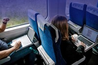У поїздах УЗ далекого прямування почали тестувати послугу Wi-Fi