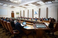 Кабмін через негоду пропонує перевести навчальні заклади на дистанційку або продовжити канікули