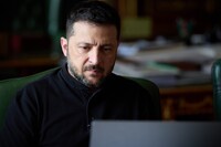 Зеленський пропонує Раді продовжити воєнний стан та мобілізацію