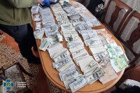 У очільниці районної ВЛК на Дніпропетровщині знайшли понад 300 тисяч доларів