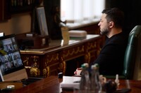 Зеленський доручив посилити мобільні вогневі групи для захисту регіонів
