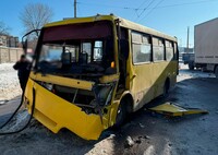 У Києві сталася потрійна ДТП за участі маршрутки, є постраждалі